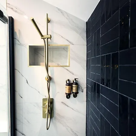 The Ferryman Townhouse فندق